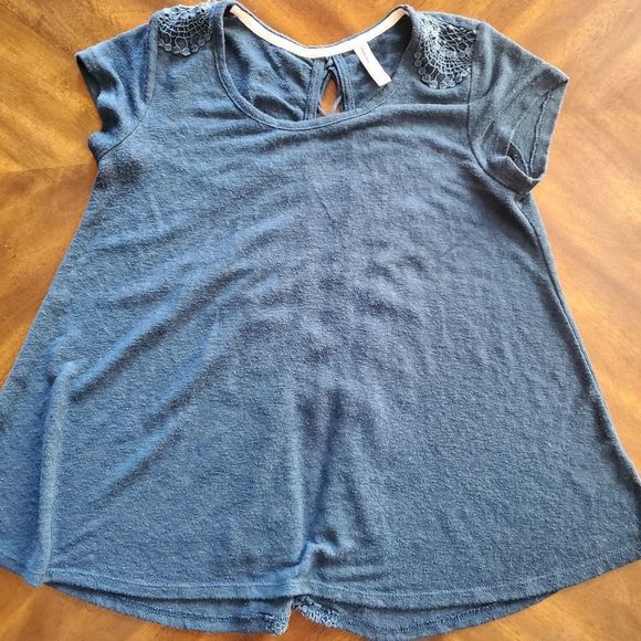 Cute Top - Picture 7 of 7